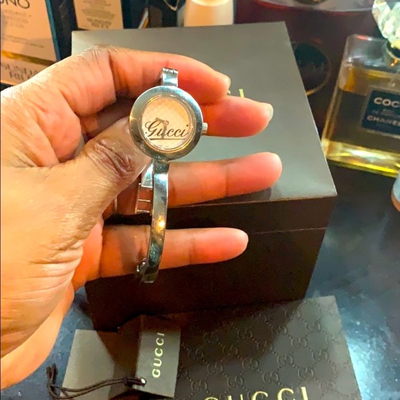 Gucci ladies band watch - Picture 4 of 6